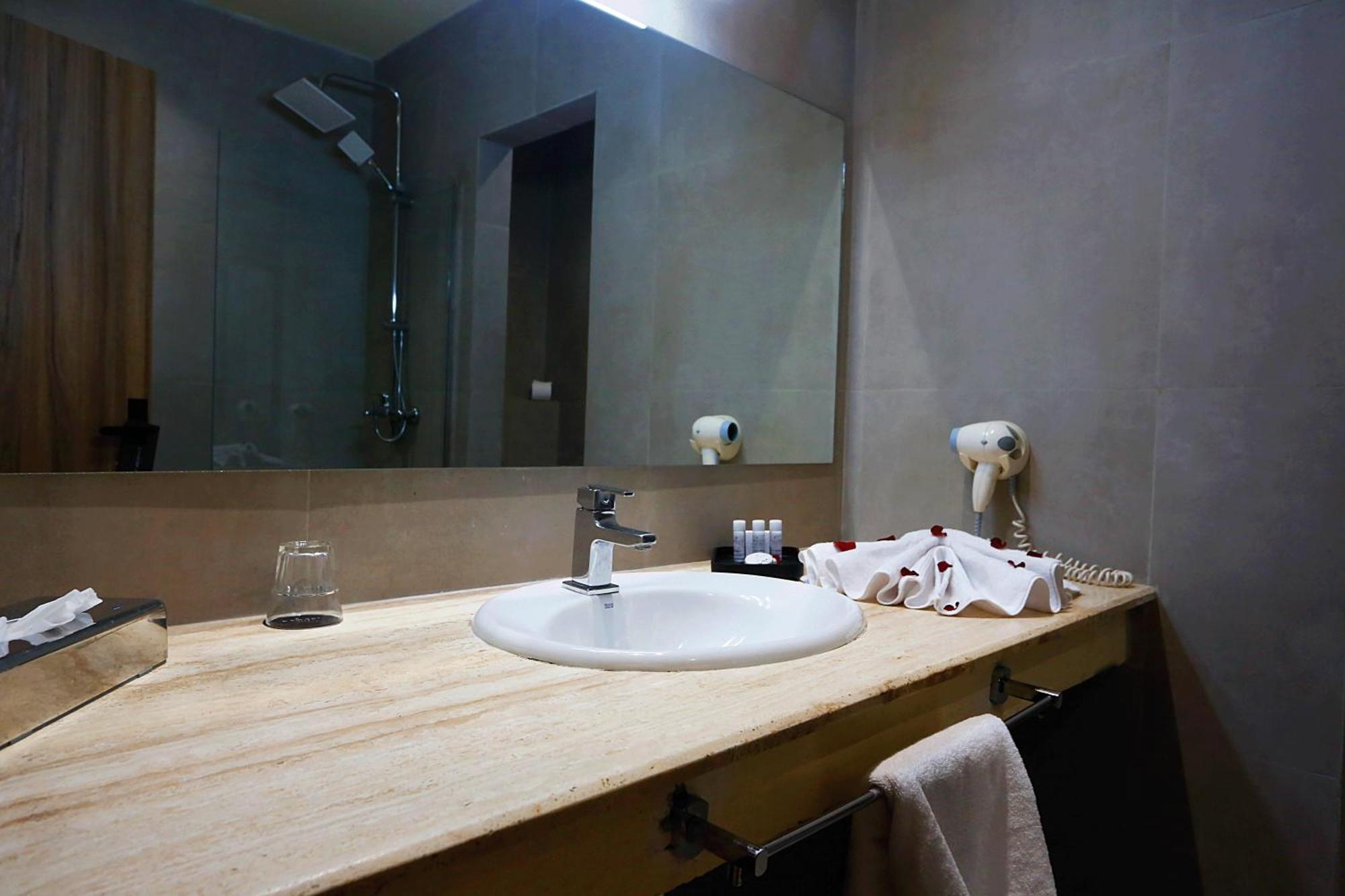 Standard Double or Twin Room,1681741718:JPEG